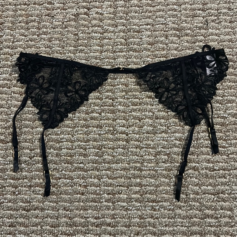 Victoria’s Secret Lace Garter Belt